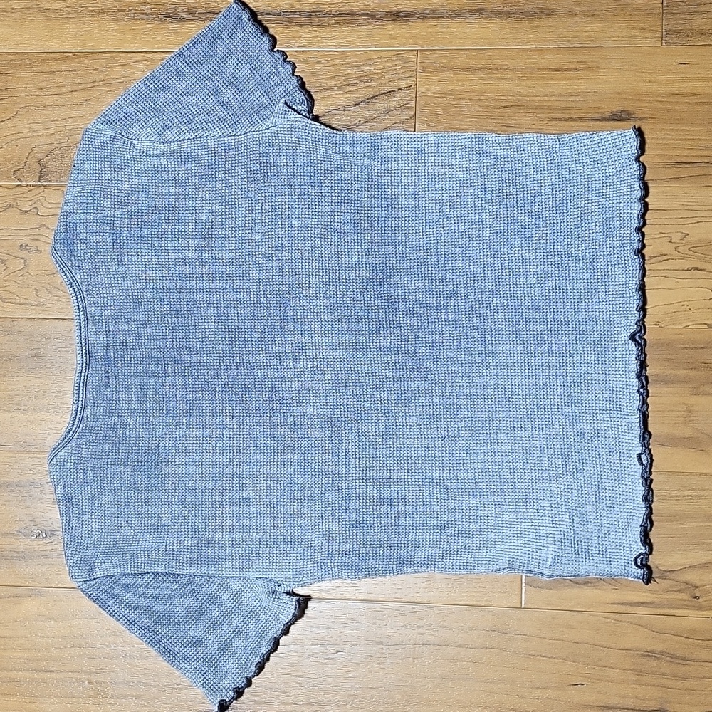 AE Grey Distressed Top - Picture 6 of 6